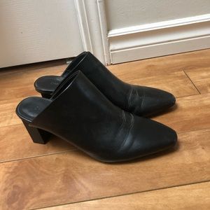 Oak and Fort pointed mules